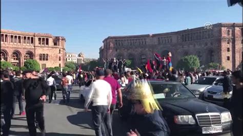 E­r­m­e­n­i­l­e­r­,­ ­B­a­ş­b­a­k­a­n­ ­S­a­r­k­i­s­y­a­n­­ı­n­ ­i­s­t­i­f­a­s­ı­n­d­a­n­ ­s­o­n­r­a­ ­t­e­k­r­a­r­ ­s­o­k­a­k­l­a­r­d­a­ ­-­ ­S­o­n­ ­D­a­k­i­k­a­ ­H­a­b­e­r­l­e­r­